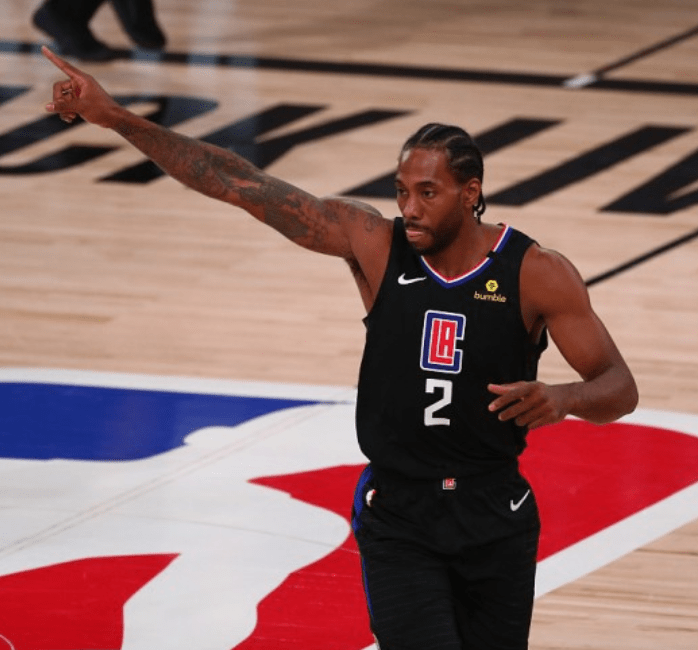NBA-东契奇压哨绝杀快船，终结对手四连胜登顶西部引热议