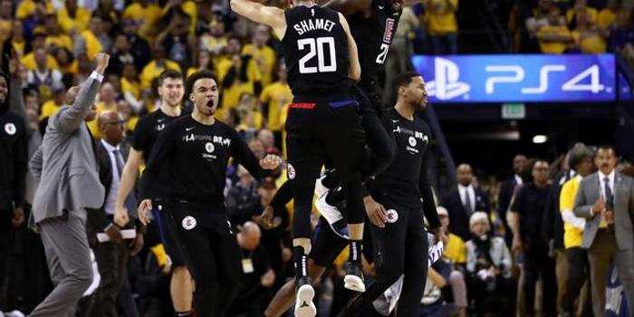 NBA,爱德华兹45分准绝杀尼克斯,森林狼加时逆转登顶东部